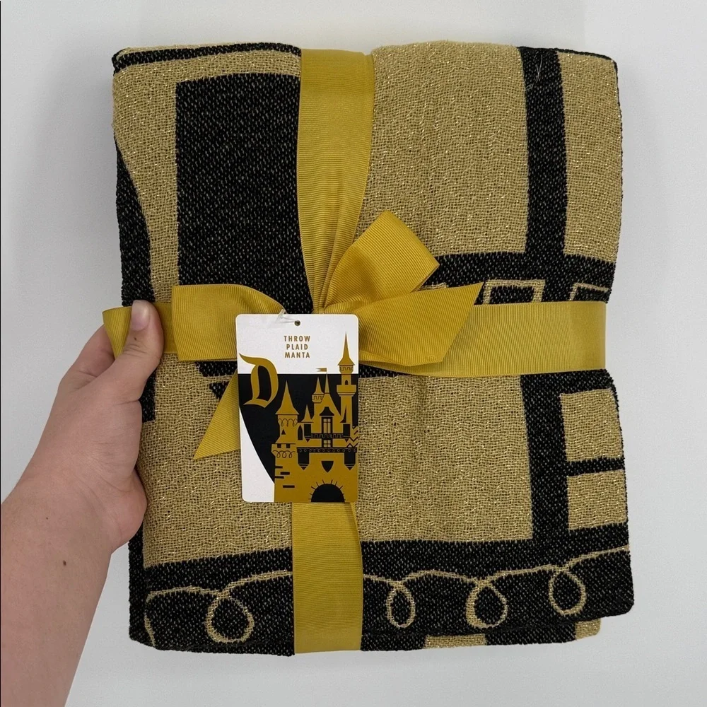 Disney Parks Cinderella Castle Throw Plaid Manta Black Gold 50in x 60in NWT